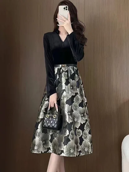 V-neck Long Sleeve Floral Dresses - Image 4