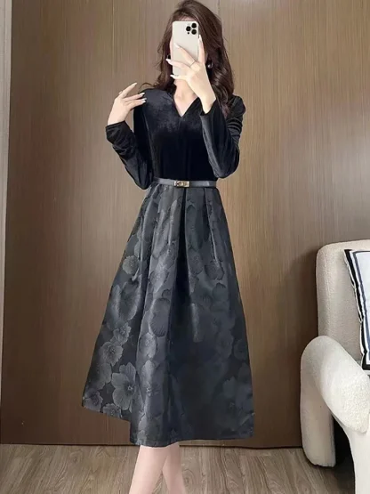 V-neck Long Sleeve Floral Dresses - Image 3