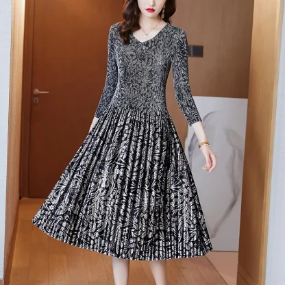 Elegant Pleated Floral Dress - Image 2