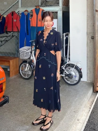 V-neck Waist Cutout Floral Dress - Image 6