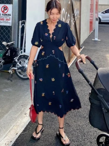 V-neck Waist Cutout Floral Dress - Image 2