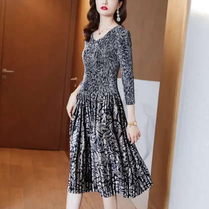 Elegant Pleated Floral Dress - Image 3