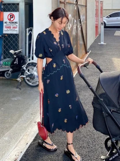 V-neck Waist Cutout Floral Dress - Image 3