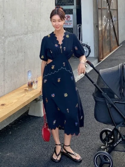 V-neck Waist Cutout Floral Dress - Image 4