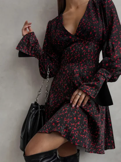 Deep V-neck Long Sleeve Floral Dress - Image 2