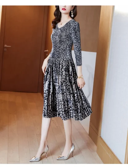 Elegant Pleated Floral Dress - Image 6
